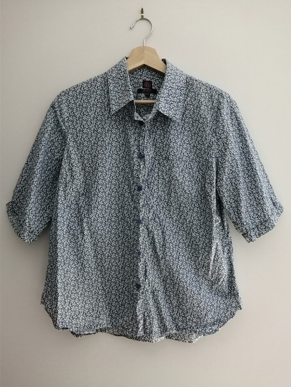 Liberty London Fabrics Short Sleeve Button Up Blue Floral Hemmed Sleeves Medium